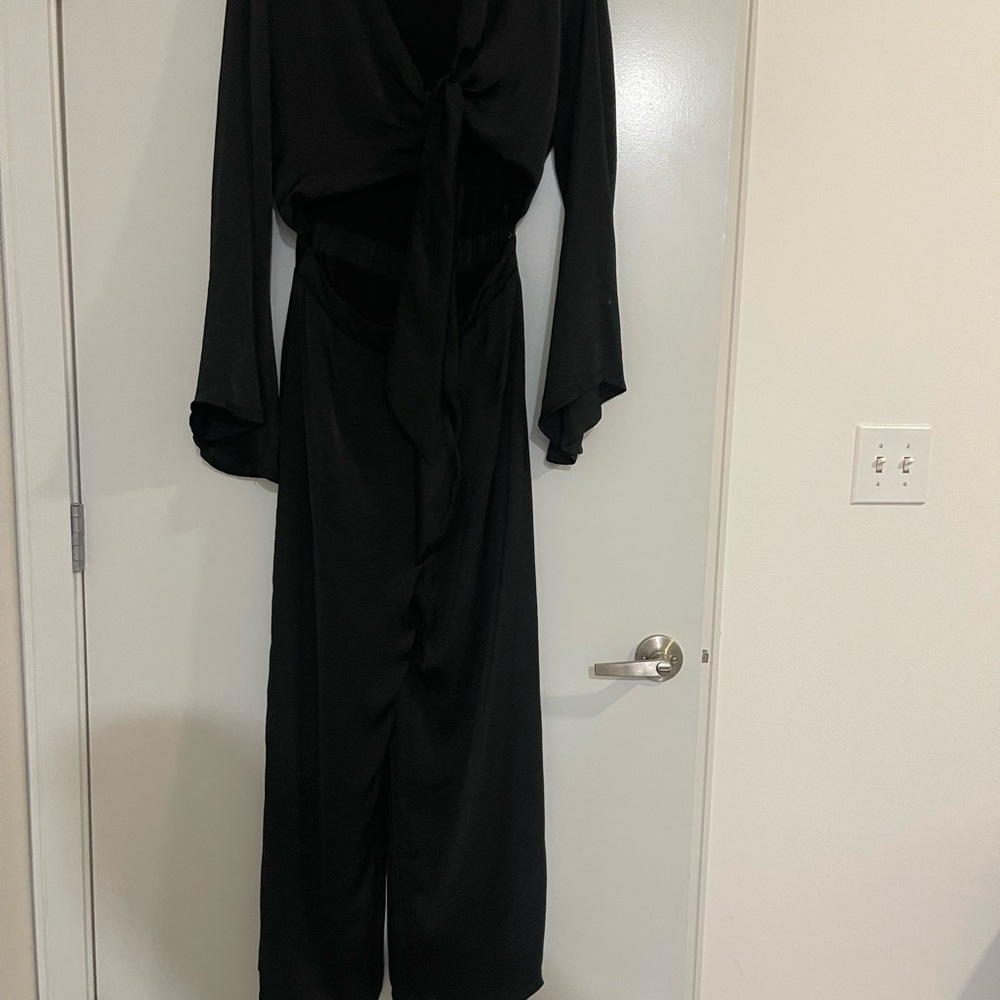 x REVOLVE Pluto Jumpsuit
SNDYS - US 6 (M)